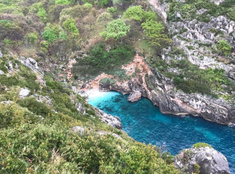 Gjiri i Megucit (Meguci Bay), Albania, Albania